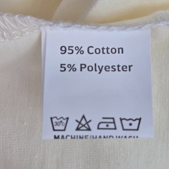 NWOT "To All The Ladies In The Place With Style & Grace" Graphic T-Shirt Small - Picture 4 of 5